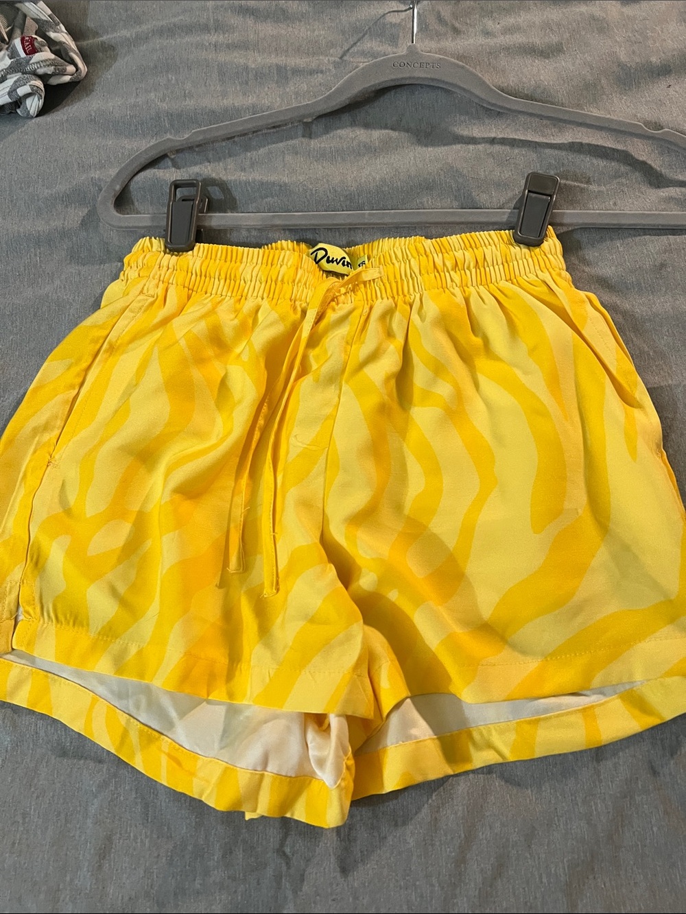 Duvin Yellow Zebra-Print Women's Shorts